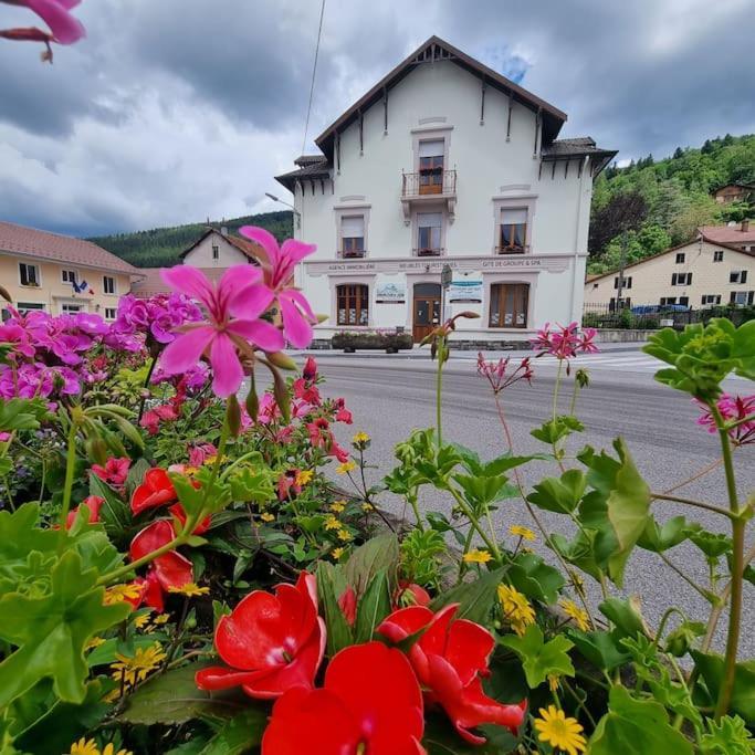 Gite Eglantine 2 A 6 Personnes Avec Spa Et Salle De Jeux Dans La Residence Ventron Luaran gambar